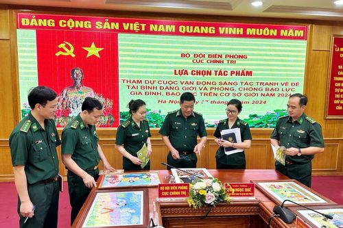 12 tác phẩm tranh vẽ về đề tài bình đẳng giới và phòng, chống bạo lực gia đình dự thi cấp toàn quân
