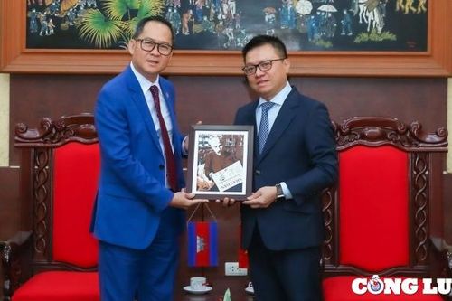 Tổng biên tập Báo Nhân Dân Lê Quốc Minh tiếp Đoàn công tác Câu lạc bộ các nhà báo Campuchia