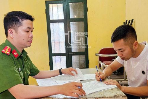 Tạm giữ chủ quán chè sầu 'tác động vật lý' biên bản của đoàn kiểm tra thực phẩm