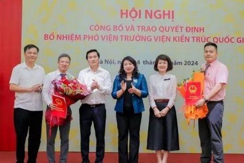 Bản tin 8H: Trao Quyết định của Bộ trưởng Bộ Xây dựng về công tác cán bộ