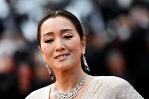 Thảm đỏ Cannes ngày 1: Củng Lợi gợi cảm tuổi U60, đọ sắc cùng dàn thiên thần nội y