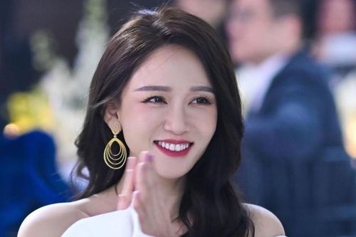 Nhan sắc gây sốc của 'mỹ nhân không tuổi' từng kiếm hơn 600 tỷ/năm