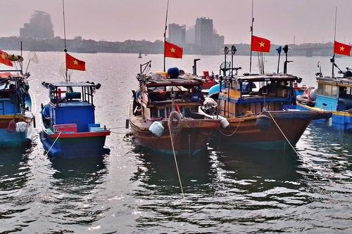 Từ cửa sông nhật Lệ…