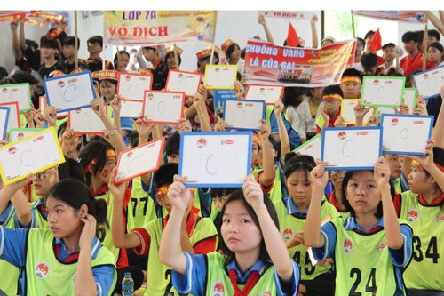 Nữ sinh lớp 7 giải Nhất thi Rung chuông vàng 'Cùng em phòng chống thiên tai'