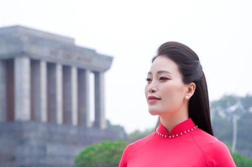Sao Mai Huyền Trang ra MV 'đặc biệt' về Bác Hồ