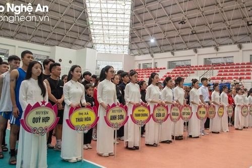 Gần 300 vận động viên tham gia Hội thi thể thao Lễ hội Làng Sen năm 2024