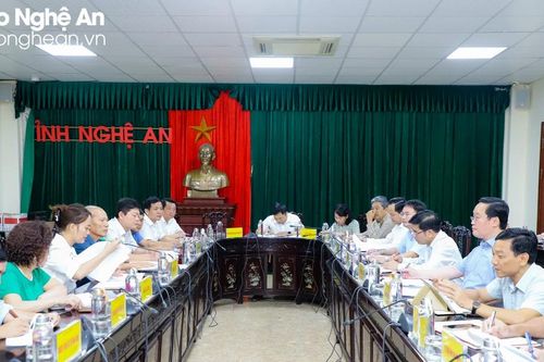 Chủ tịch UBND tỉnh Nghệ An Nguyễn Đức Trung tiếp công dân định kỳ tháng 5/2024