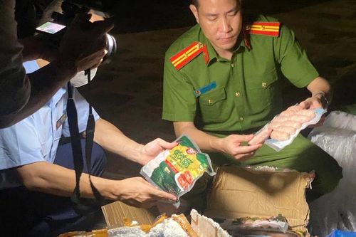 Liên ngành Hà Nội liên tiếp phát hiện, tạm giữ thực phẩm có dấu hiệu vi phạm