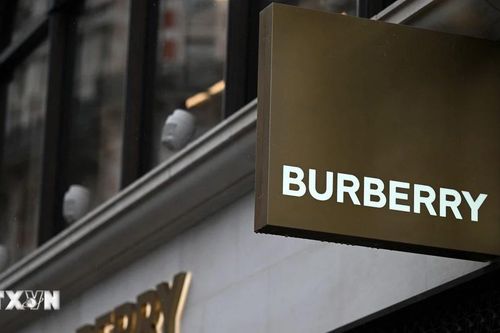 Lợi nhuận của Burberry giảm mạnh do thị trường xa xỉ phẩm ảm đạm