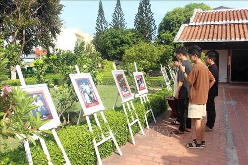 Triển lãm ảnh 'Cuộc sống đời thường của Bác Hồ'