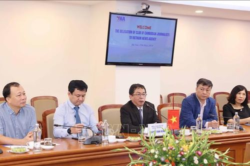 Phó Tổng Giám đốc TTXVN Nguyễn Tuấn Hùng tiếp Đoàn đại biểu CLB các Nhà báo Campuchia