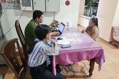 Lỡ tiêu hết tiền, người phụ nữ hoang báo tin bị cướp