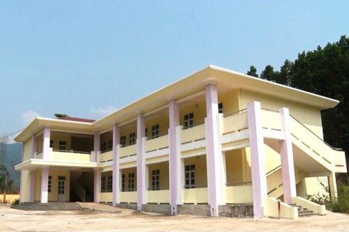 Huyện nghèo xây trường học tiền tỷ rồi bỏ hoang vì không có học sinh