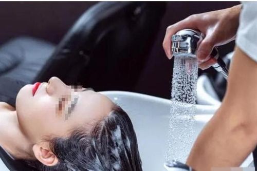 Tục ngữ có câu: 'Gội đầu ba lần, mạng sống mỏng hơn giấy', ba thời điểm gội đầu mùa đông 'nguy hiểm tính mạng', đừng coi thường