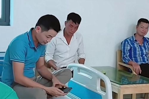 Ông chú sinh 7 con gái, ai cũng bảo không được nhờ nhưng mỗi lần vào viện là 7 con rể thay nhau chăm sóc