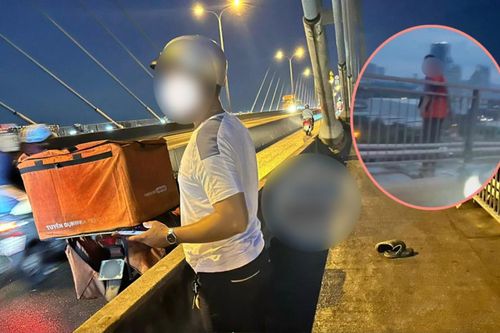 Vợ nghẹn ngào tiết lộ lý do shipper nhảy cầu Phú Mỹ tự tử, được cứu sống 'phút 90'