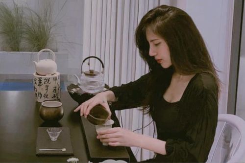 Thủy Tiên đề nghị một điều với antifan khi bị mỉa mai chuyện từ thiện