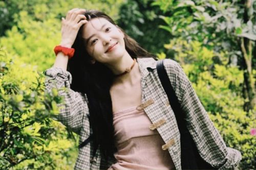 'Chị dâu' Triệu Lộ Tư khoe visual cực phẩm, xứng danh nữ thần thanh xuân kế nhiệm Đàm Tùng Vận