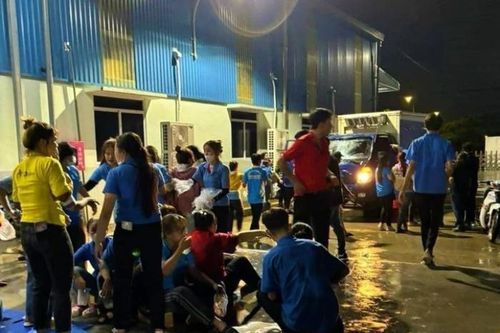 Gần 100 công nhân ở Đồng Nai nhập viện cấp cứu sau khi ăn bánh đa cua