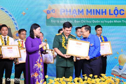 Tỉnh đoàn trao giải thưởng Gương mặt trẻ tiêu biểu và Gương mặt triển vọng tỉnh Đồng Nai năm 2024