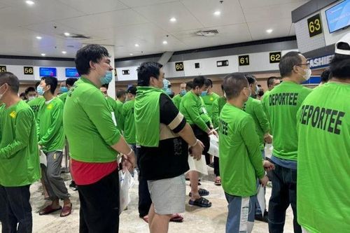 Philippines trục xuất hàng trăm người Trung Quốc với cáo buộc lừa đảo
