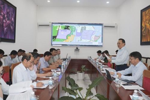 Xem xét triển khai dự án Khu công nghiệp Dốc Đá Trắng