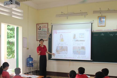 Hăng hái thi đua 'Giỏi việc nước, đảm việc nhà'