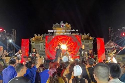 'Quả bom' Napalm của Rock Cố đô