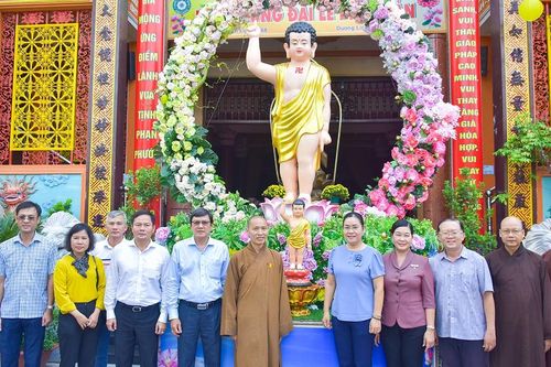 Lãnh đạo Ủy ban MTTQVN TP.HCM, Quận ủy Q.1 chúc mừng Phật đản Ban Trị sự Phật giáo Q.1