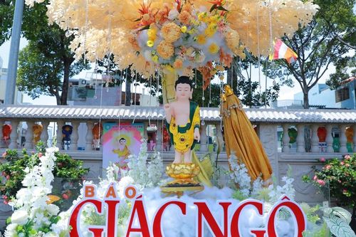 24 kiệu hoa sẵn sàng cho Lễ rước Phật tại TP.HCM vào 20 giờ hôm nay, mùng 8-4-Giáp Thìn