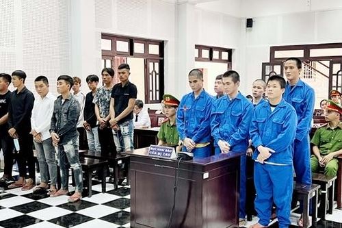 Mâu thuẫn trên mạng, hai nhóm đâm chém nhau khiến 1 người chết