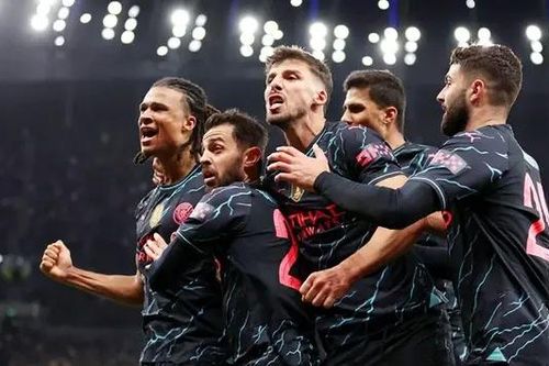 Hạ Tottenham, Man City tiến gần tới cột mốc lịch sử