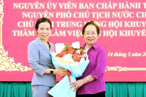 Chủ tịch Hội Khuyến học Việt Nam thăm và làm việc với Hội Khuyến học tỉnh Sơn La