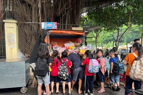 Hà Nội: Cha mẹ vô tâm, nguy cơ ngộ độc thực phẩm luôn rình rập trẻ nhỏ