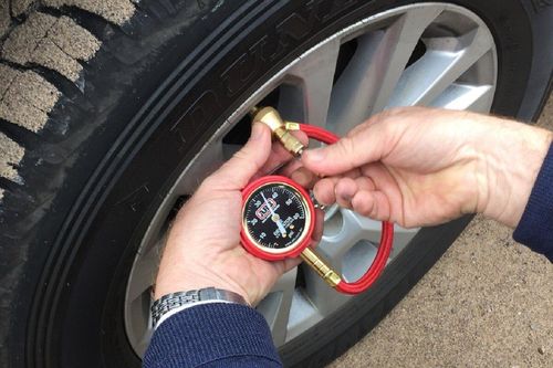 Lốp xe xuống hơi chậm, căn bệnh nhiều tài xế dễ bỏ qua