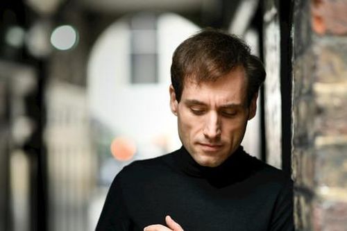 Nghệ sĩ piano Boris Giltburg sẽ biểu diễn bản 'Trống cơm' tại Việt Nam