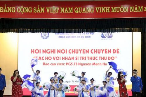 Cán bộ, giảng viên, sinh viên Trường Đại học Thủ đô Hà Nội học và làm theo Bác
