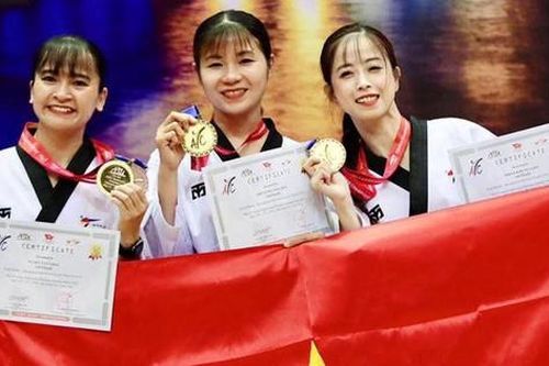 Châu Tuyết Vân và đồng đội giành Huy chương vàng Giải taekwondo vô địch châu Á