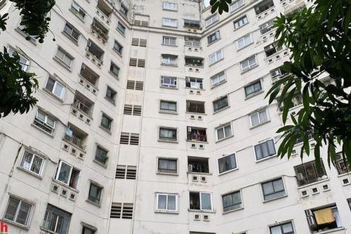 Hiện trạng khu chung cư ngõ 130 Đốc Ngữ vừa bị Hà Nội yêu cầu kiểm tra