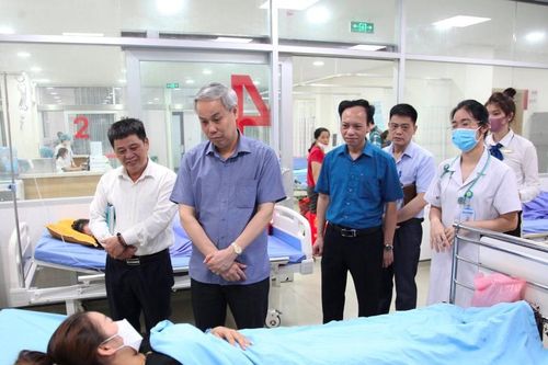 Thủ tướng yêu cầu tập trung cứu chữa người bị ngộ độc thực phẩm ở Vĩnh Phúc