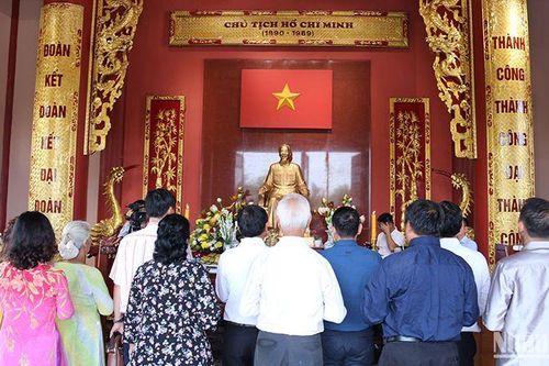 Kỷ niệm 134 năm Ngày sinh Chủ tịch Hồ Chí Minh tại Lào
