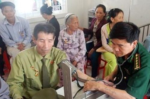 Sĩ quan phục viên được miễn, giảm phí khám, chữa bệnh khi nào?