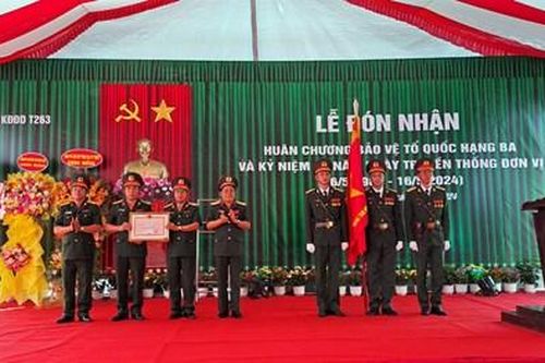 Trung tâm Kiểm định đạn dược T263 đón nhận Huân chương bảo vệ Tổ quốc hạng Ba