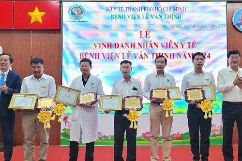 51 nhân viên y tế của Bệnh viện Lê Văn Thịnh được tuyên dương