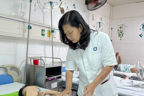 Cứu sống bé gái 3 tuổi bị xe công nông cán qua người