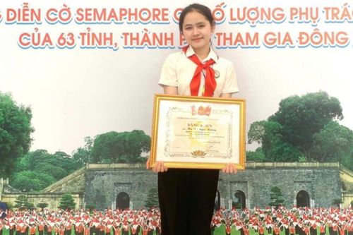 Nữ liên đội trưởng mơ ước làm bác sĩ