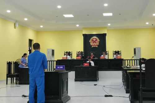 Thanh niên đâm chết bạn tàu trên biển vì nhìn mặt... thấy ghét