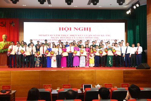 Hà Tĩnh vinh danh 42 điển hình học và làm theo tấm gương Chủ tịch Hồ Chí Minh