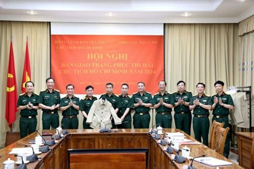 Kỷ niệm 134 năm Ngày sinh Chủ tịch Hồ Chí Minh (19/5/1890 - 19/5/2024): Nhiệm vụ đặc biệt thiết kế trang phục thi hài Chủ tịch Hồ Chí Minh