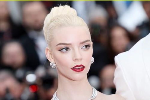 Cannes ngày 2: Mỹ nhân mặc váy xẻ tà hớ hênh